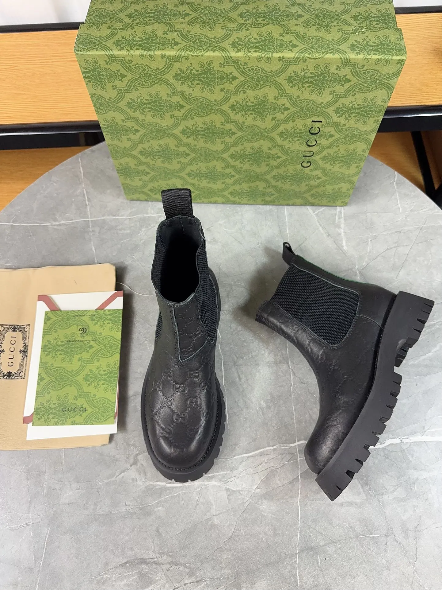 Men's shoes 💰640💰 New model from Gucci, double GG groove thick-soled loafers. The original version is made 1:1. Super beautiful quality, classic model at the counter. ❶Upper: original open-edge beaded cowhide ❷Inner lining: water-dyed cowhide ❸Feet: water-dyed cowhide ❹Outsole: ultra-light original sole ❺Thick sole heightening: 3.5cn ❻Packing: original packaging ❼Number: 35-42 (41 41 customized, non-refundable) Men's model: 38-46 (45, 46 customized, non-returnable)